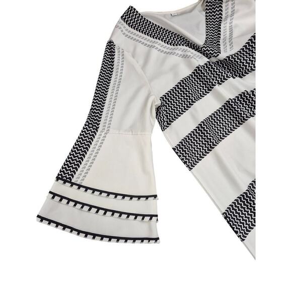 Cool White Dress Black/Gray Design  Trumpet Sleeves Sz XL - Picture 1 of 6